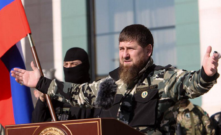  Miközben az oroszok lövik Kijevet, Kadirov öngyilkos merénylőket és a melegeket irtó tábornokát vezényelte Ukrajnába