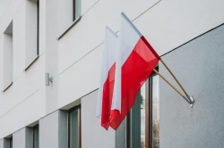 Házkutatásokat végeznek Lengyelországban az előző kormány által létrehozott alapítvány miatt