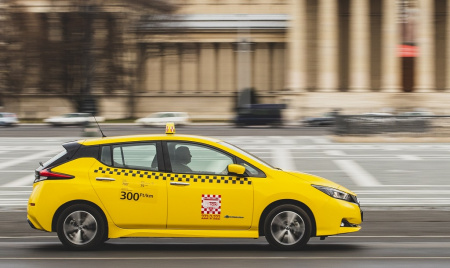  Futárkodnak a főtaxisok