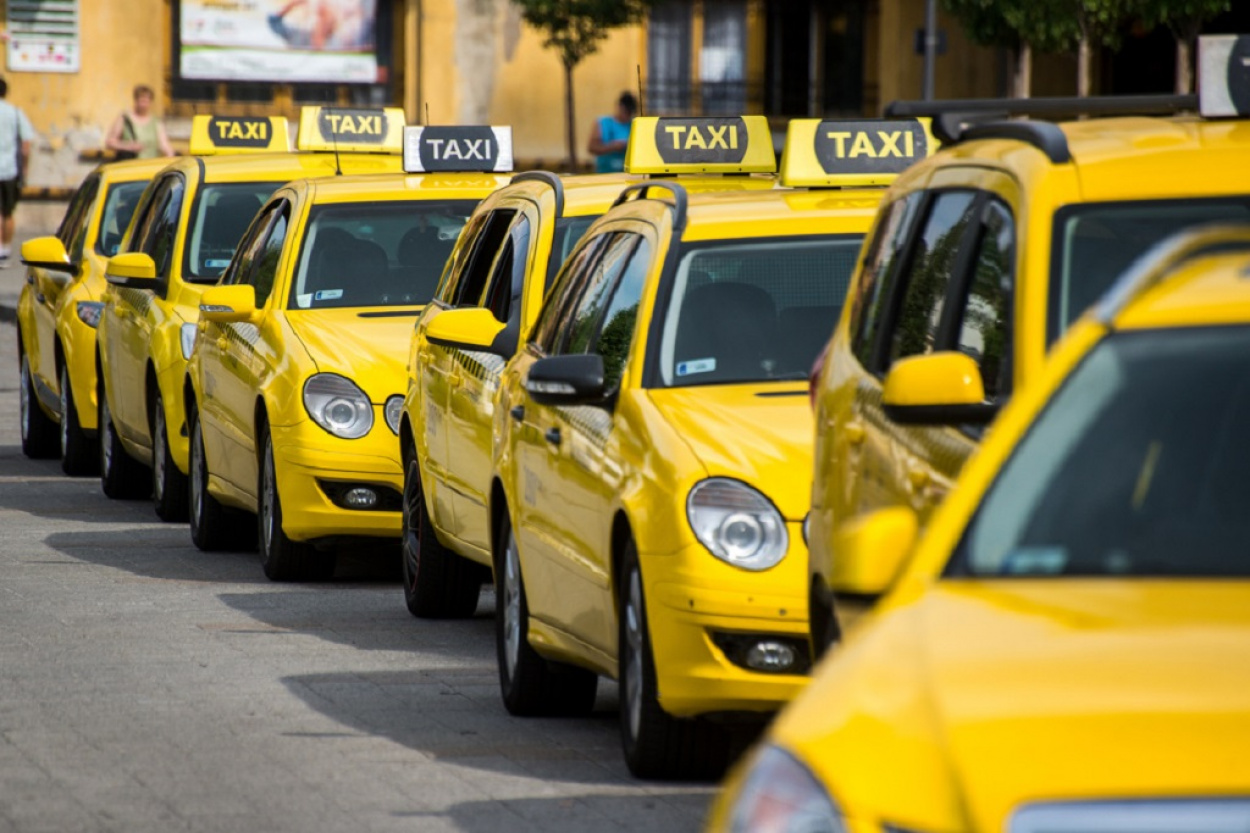Máris tarifaemelésre készülnek a taxisok