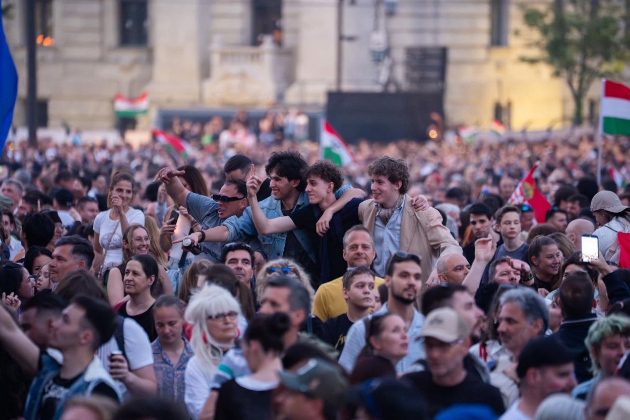 Magyar Péter 16 évre csökkentené a választási korhatárt