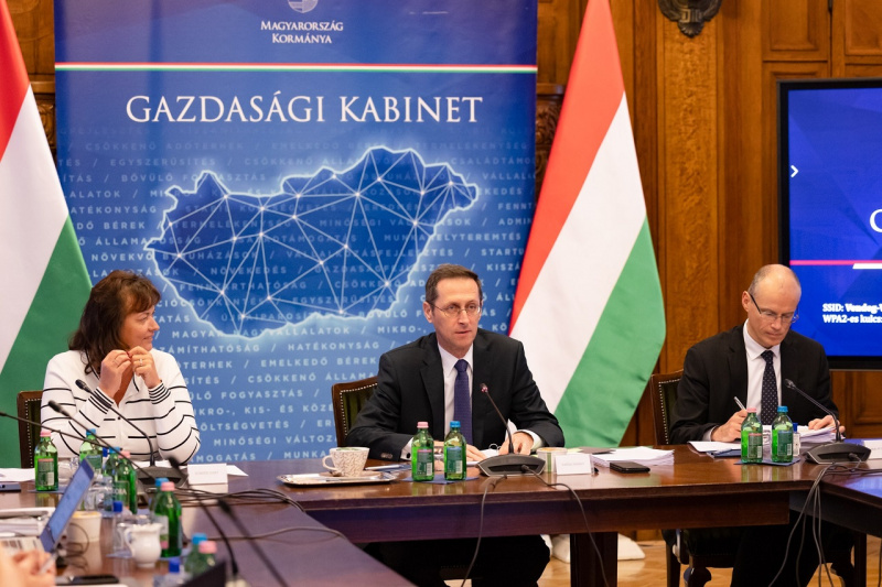 Már tárgyalja a kormány, rövidesen kiderül, mekkora nyugdíjemelésre számíthatnak januárban az idősek