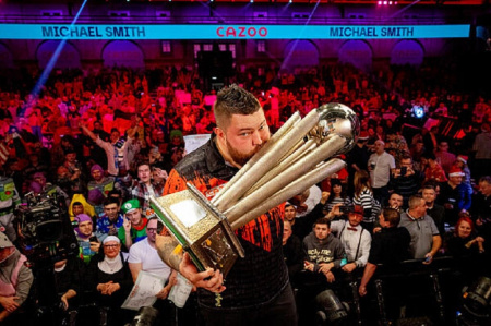  A nagy vesztesből lett a darts királya Michael Smith