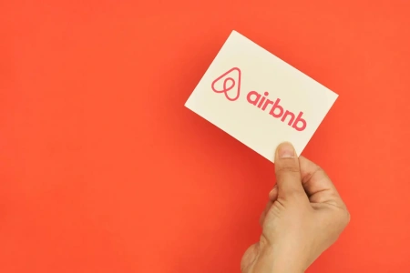  Betiltja a megfigyelő kamerák használatát az Airbnb