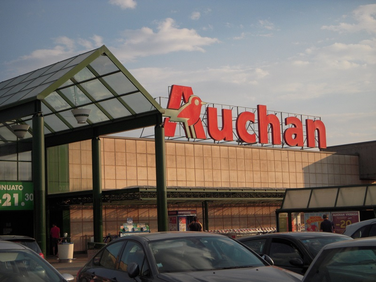Gigabírságot fizethet a magyar Auchan