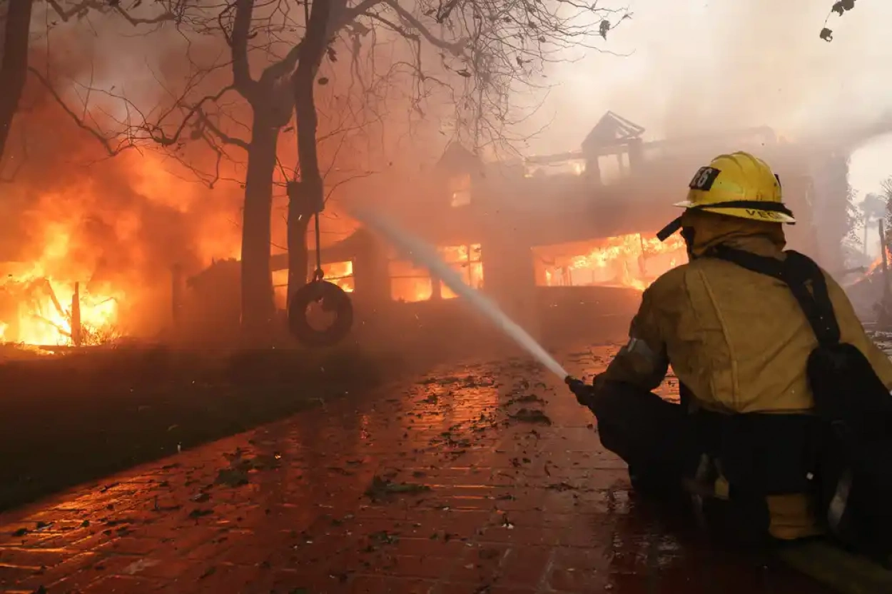 Már 10-re emelkedett a Los Angeles-i tűzvészek halálos áldozatainak száma