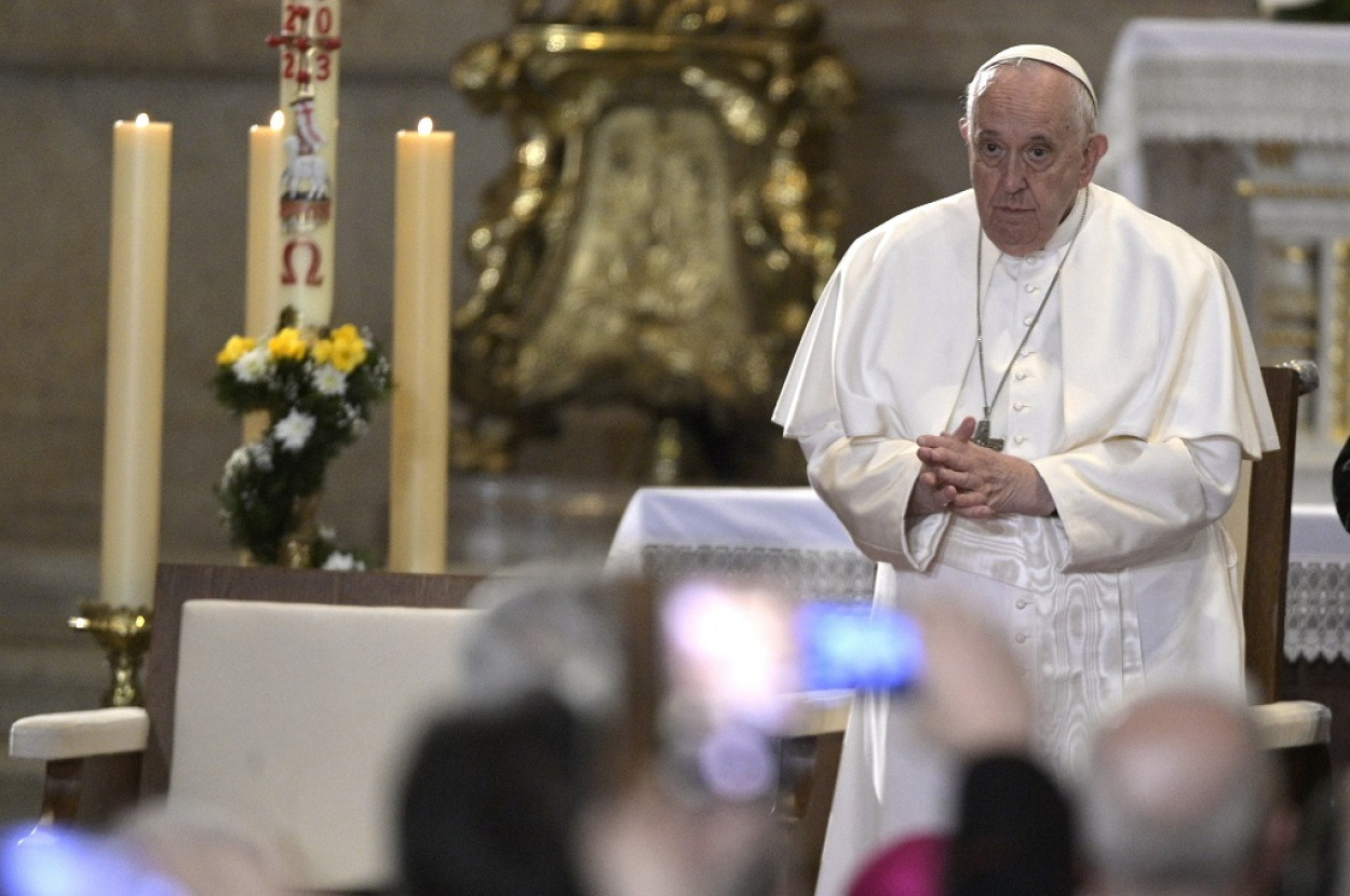 Pápalátogatás: ma vak gyerekekkel és vallásos fiatalokkal találkozik a katolikus egyházfő
